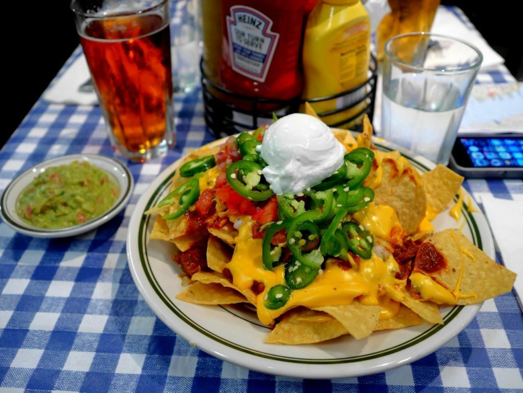 Große Portion Nachos - Billi's West Side Bar